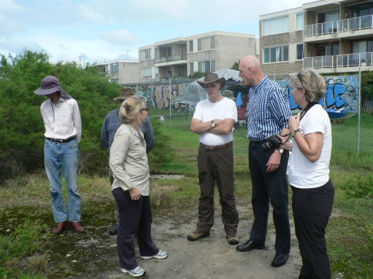 Right to left, Jenny Hunter (Peter Garrett's Electoral Officer), Peter Garrett talking with Peter Fagan (FoMH Chairperson) and Barbara Tooth (FoMH Secretary)